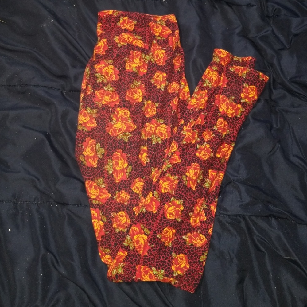 Make an Offer!! Lularoe Hardly Worn Printed leggin